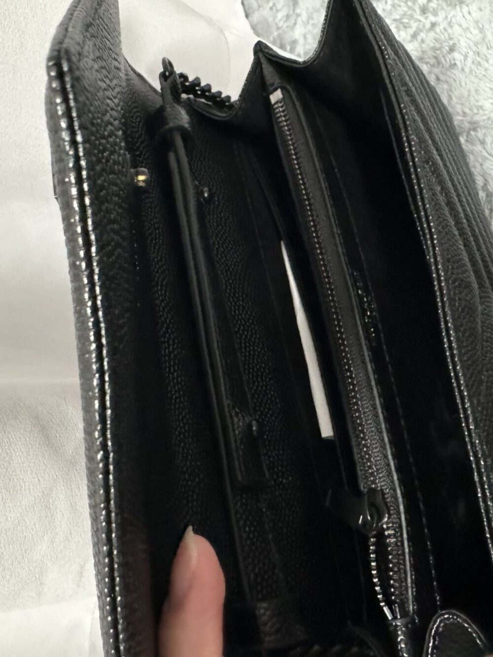 Yves Saint Laurent   Black shoulder bag - Picture 4 of 7